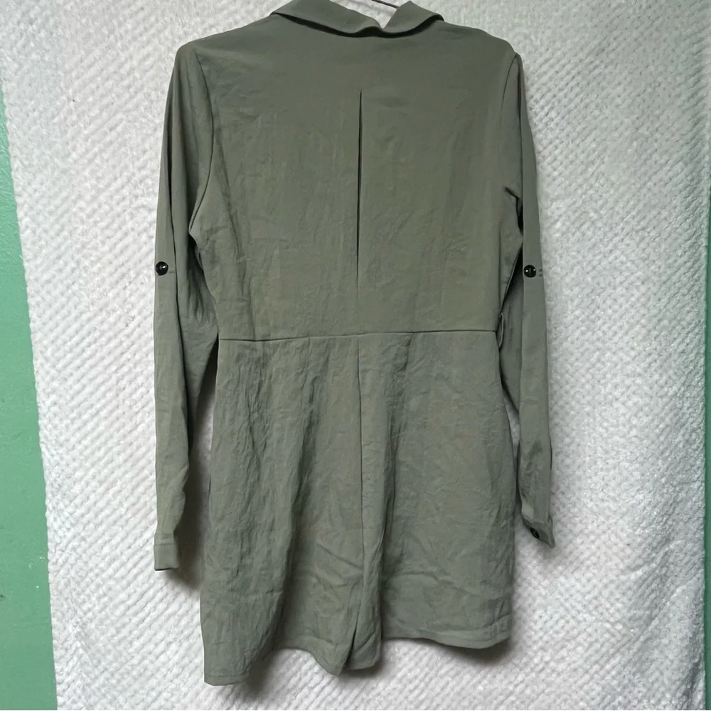 Entro Sage Green Romper with Long Sleeves and Collar Zip Up Size Small NWT - Picture 5 of 7
